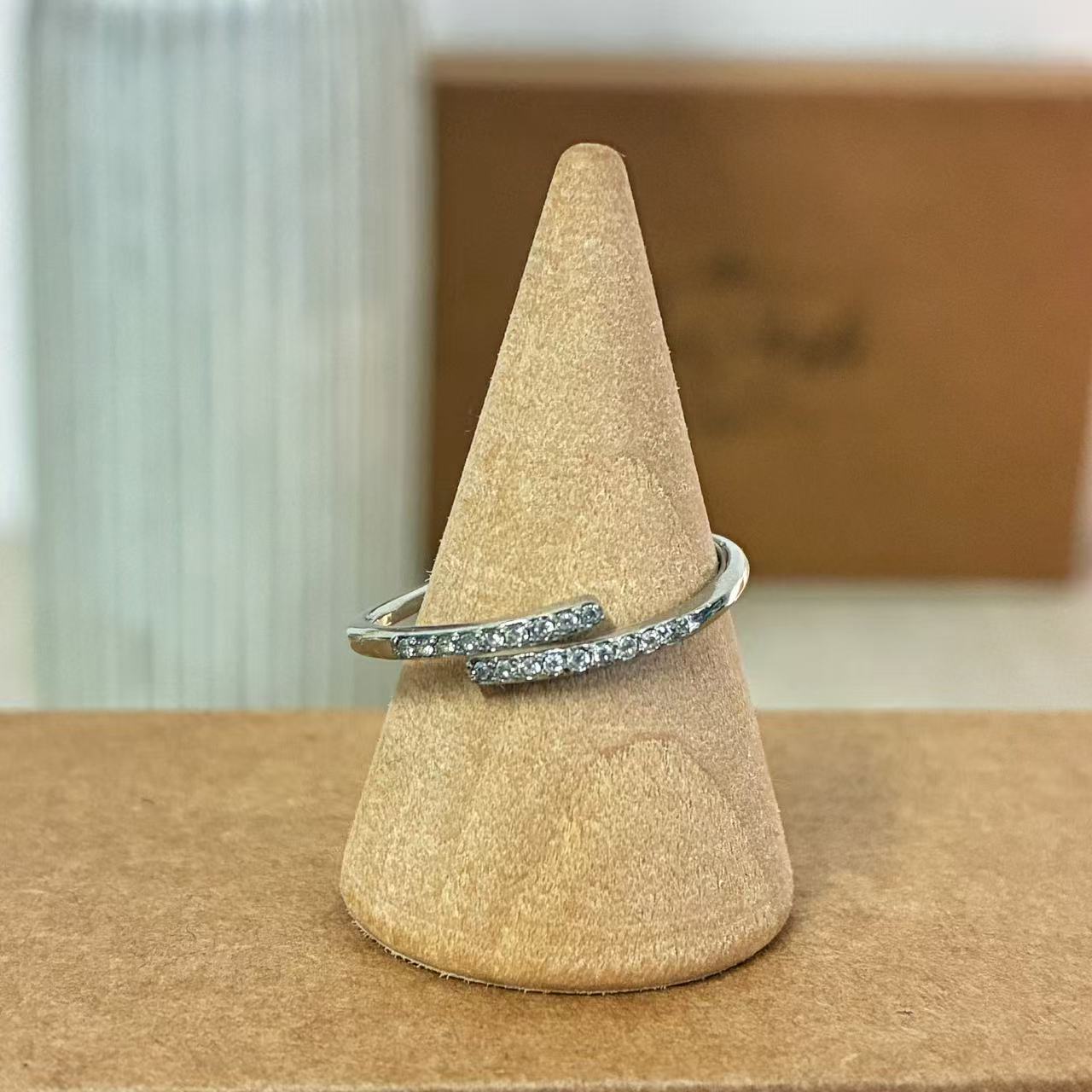 Anello Minimal con Zirconi