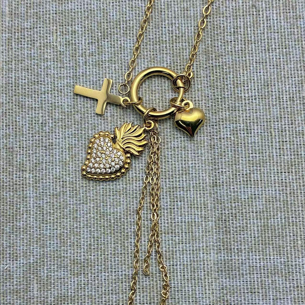 (C345)Collana con ciondoli