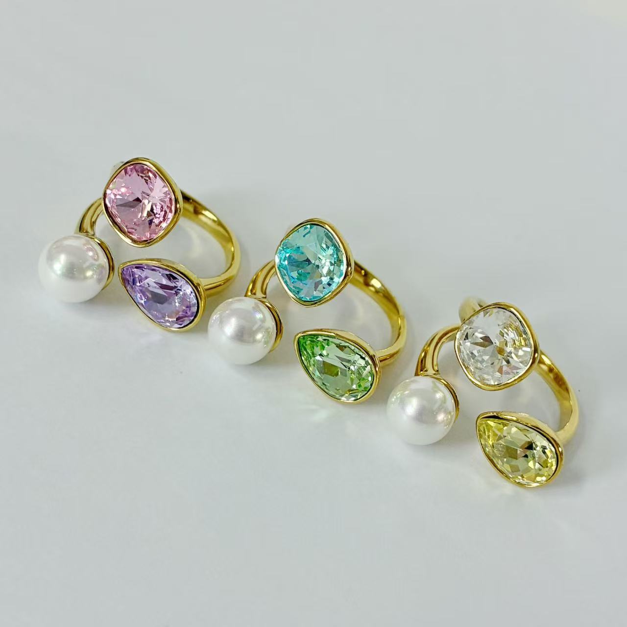 Anello “Gocce di Colore” con perla e cristalli assortiti | regolabile | in acciaio inox