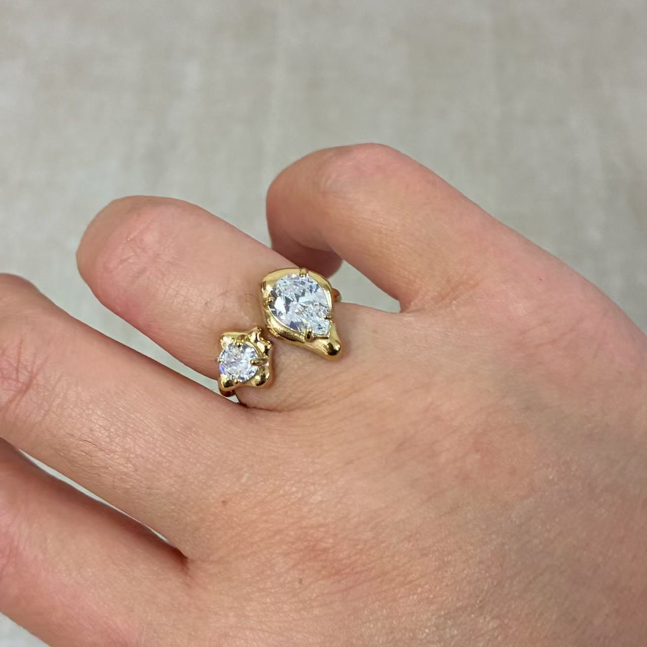 Anello Doppio con Zirconi