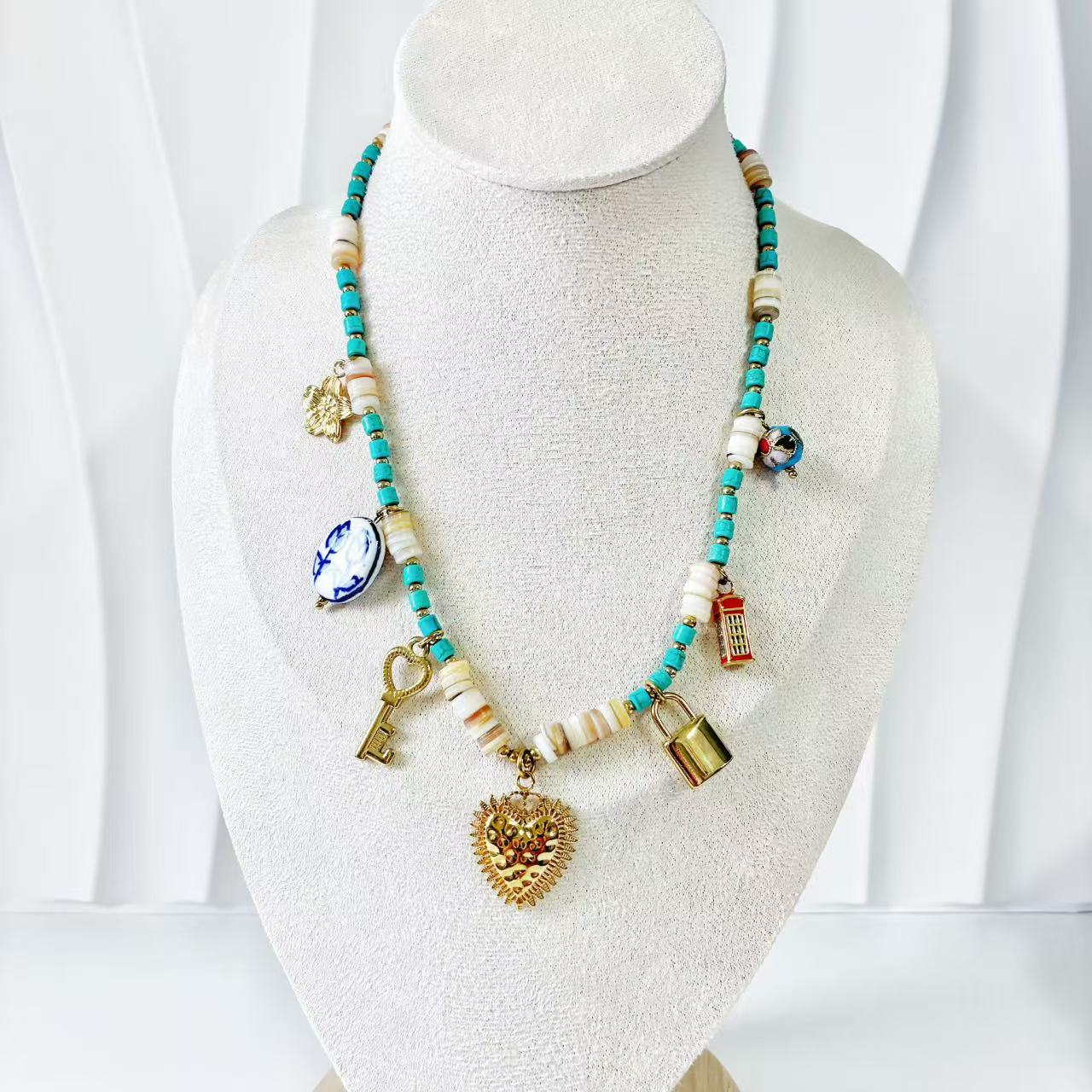 (C259)Collana con tanti pendenti in acciaio inox