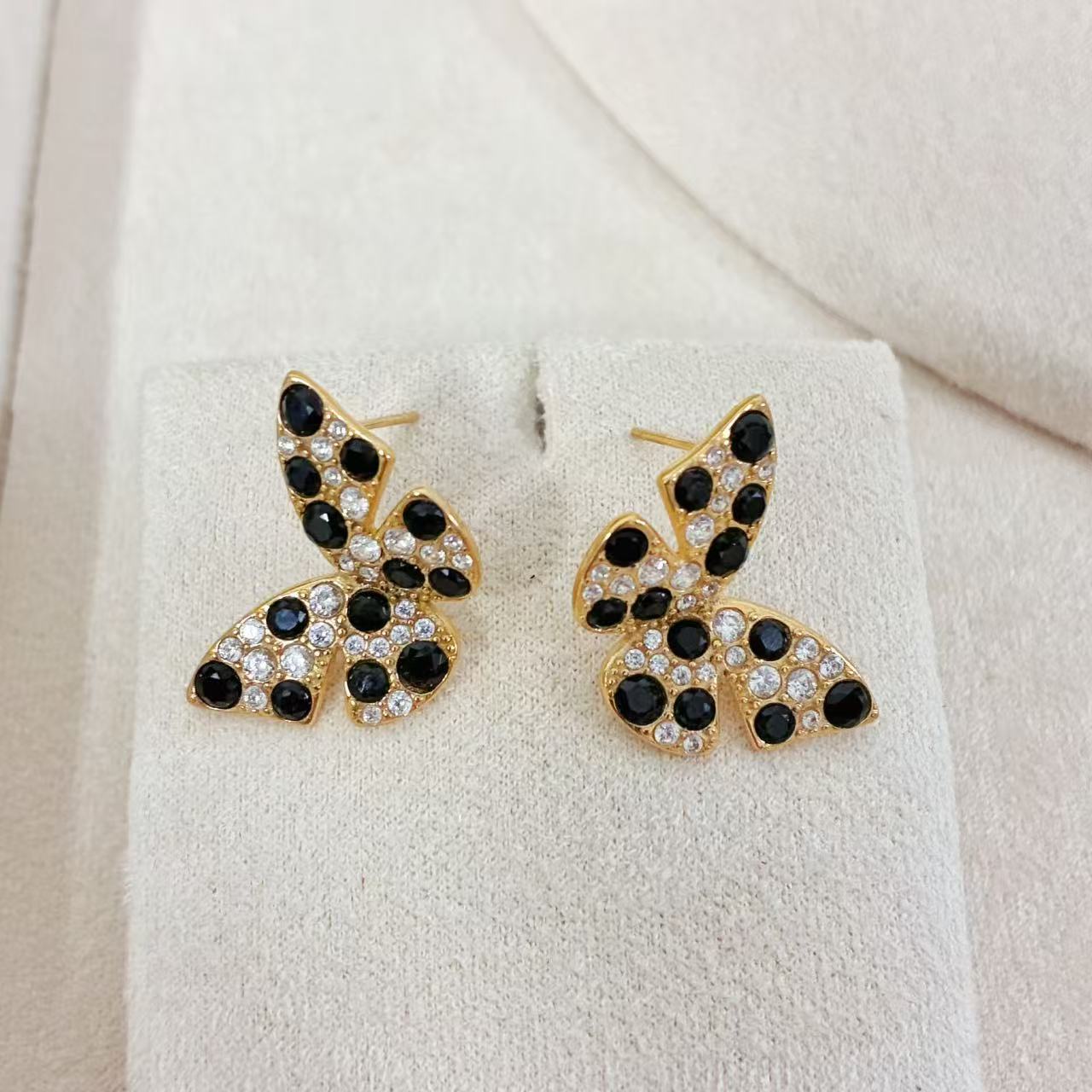 (O152)Orecchini farfalle