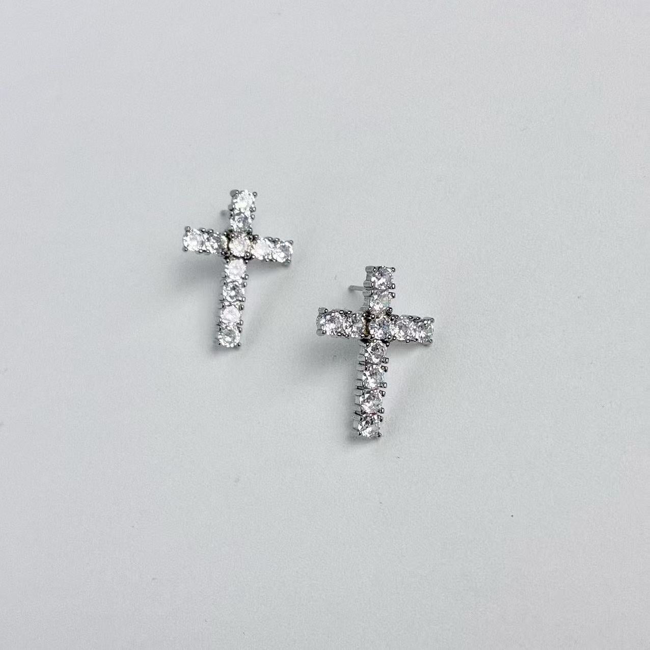 Orecchini a Croce con Zirconi Rotondi
