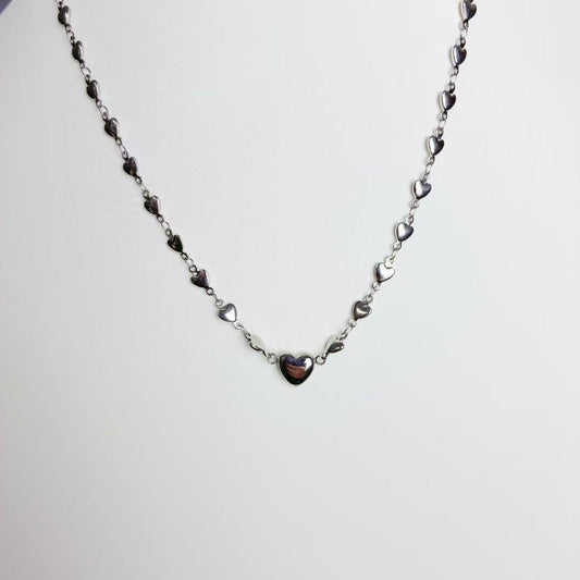 Collana “Cuoricini in Scia” – Una Delicata Costellazione d’Amore