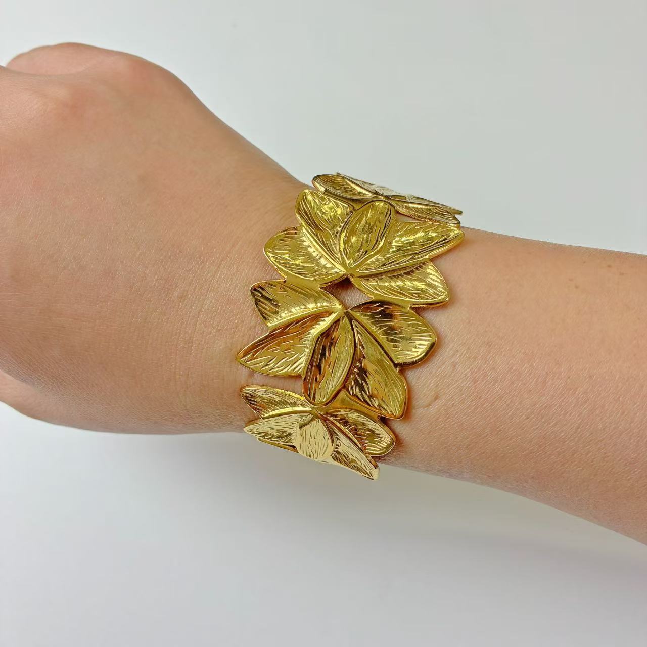 Bracciali semirigidi