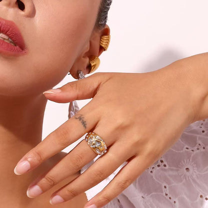 Anello “Mosaico Prezioso” – Fascia Scultorea dal Carattere Ricercato