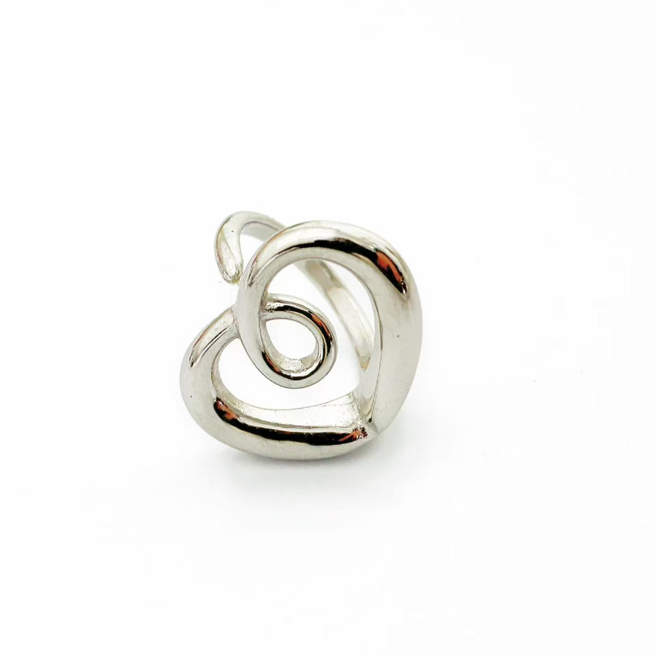 Anello Cuore Astratto – Eleganza Artistica Moderna