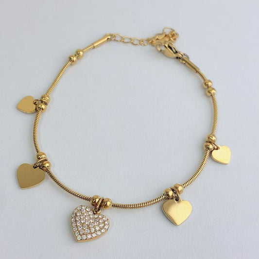 Bracciale “Cuori Danzanti” – Eleganza Romantica con Charms Luminosi