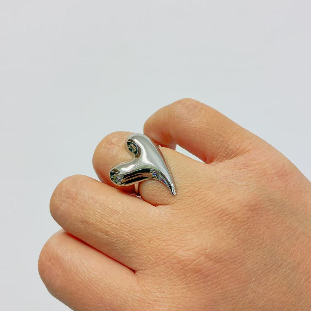 Anello Cuore Asimmetrica – Design Aperto