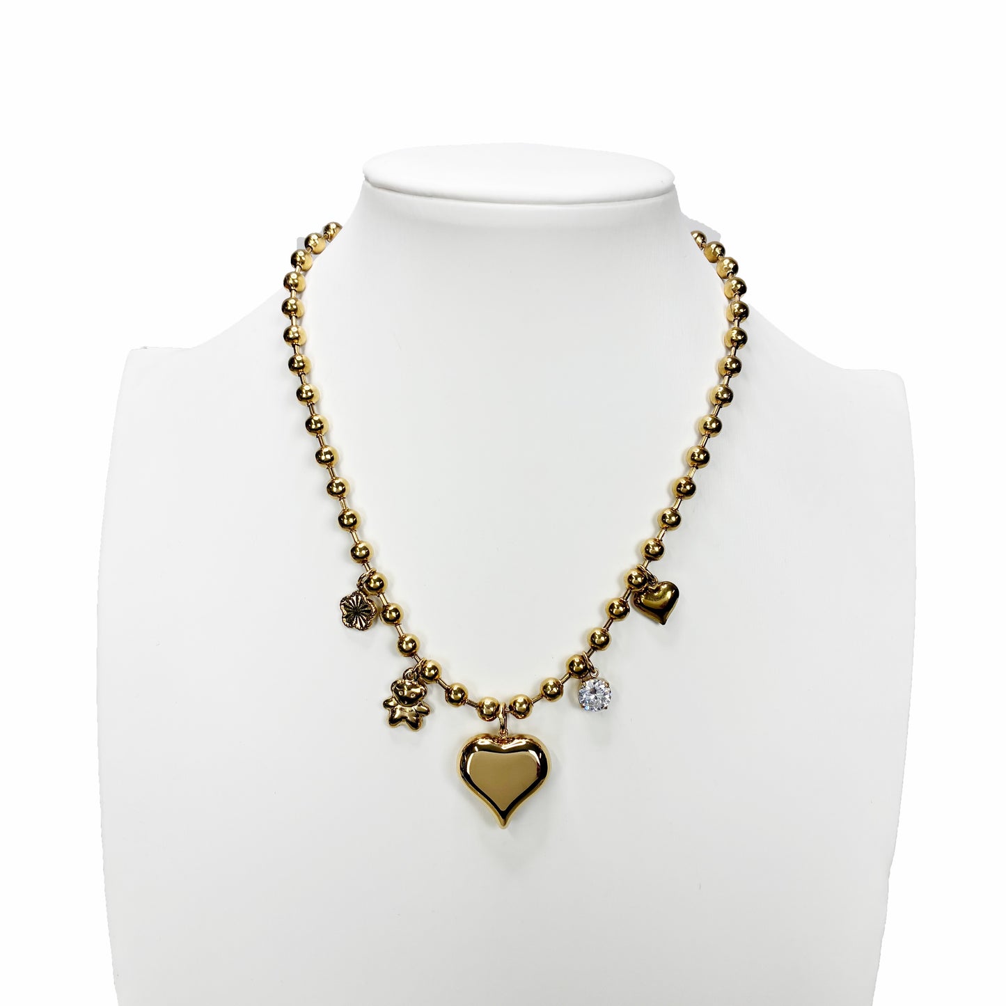 Collana “Charms del Cuore” – Dettagli Romantici e Stile Luminoso